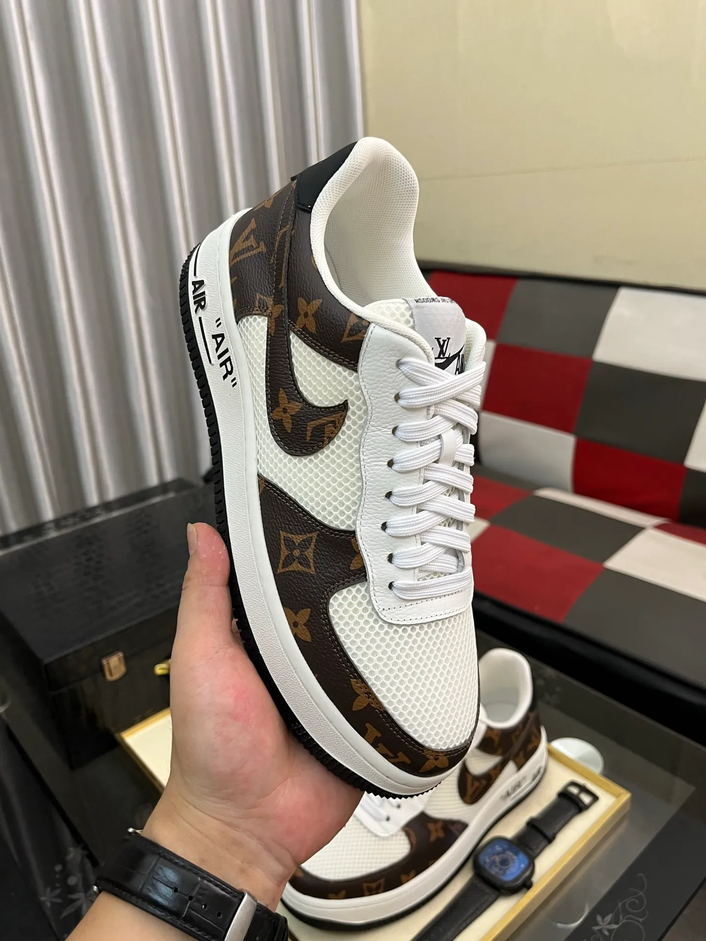 Men's shoes 💰440⌚️⌚️【LOUlS VUlTTON】Louis Vuitton ~ unique and casual style. LV counter purchasing 🏃casual shoes😍😍 are on sale at the men's counter at the same time. Italian imported brands select top-layer Italian cowhide. 🐑Sheepskin lining (refuses to discolor and grind feet) Sole: Original sole specially provided by the original factory 🎬Better in kind Code number: 38-443⃣️Color selection